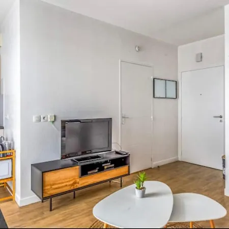 With Balcony In The Heart Of Apartman La Rochelle